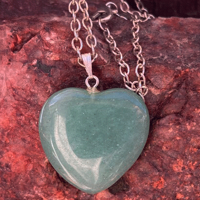 Reiki Crystal Products Natural Healing Stone Pendant Small Heart Shape Crystal Stone Pendant/Locket with Metal Chain for Reiki Healing and Crystal Healing Gemstone Size 15-20 mm Approx