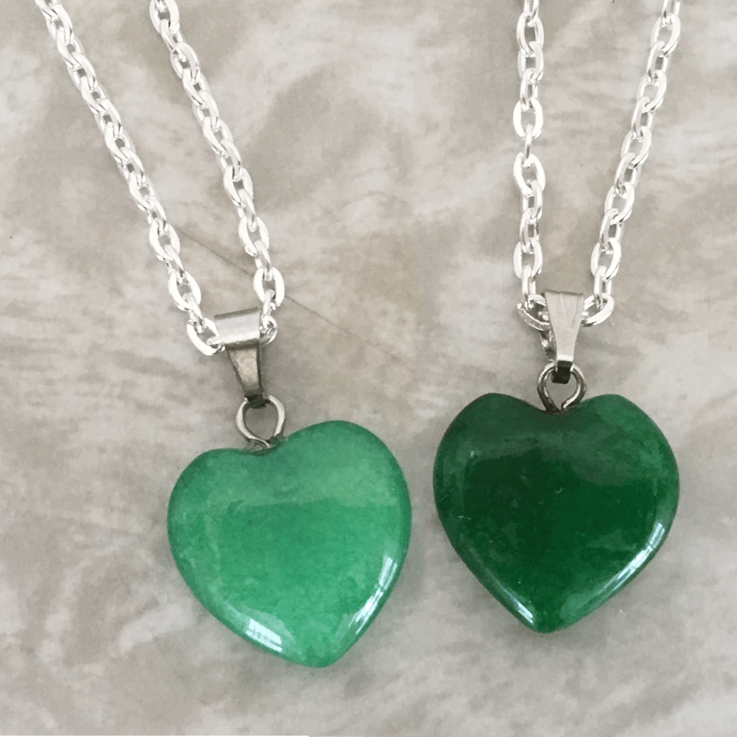 Reiki Crystal Products Natural Healing Stone Pendant Small Heart Shape Crystal Stone Pendant/Locket with Metal Chain for Reiki Healing and Crystal Healing Gemstone Size 15-20 mm Approx